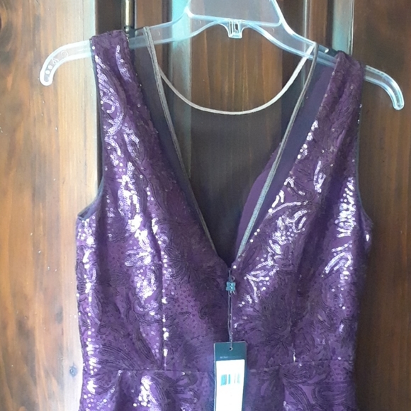 BCBG MAXAZRIA DRESS- SIZE 6 - Picture 5 of 8